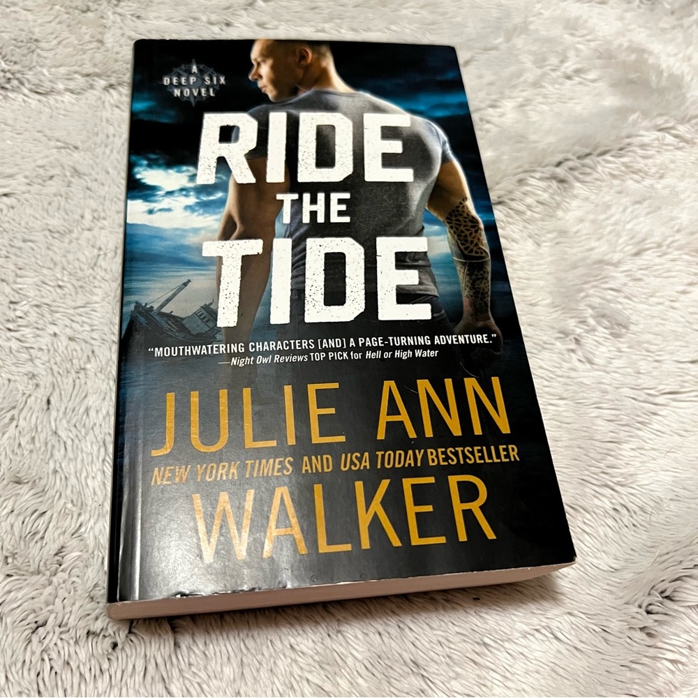 🌴Ride the Tide by Julie Ann Walker Paperback Book - Picture 1 of 4